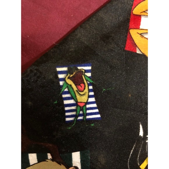 Vintage 1995 Looney Tunes Necktie Featuring Several Greats: Pepe, Daffy, Bugs… - Picture 6 of 12